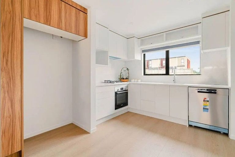 Photo of property in 12/32 Tapuwae Way, Mangere Bridge, 2022