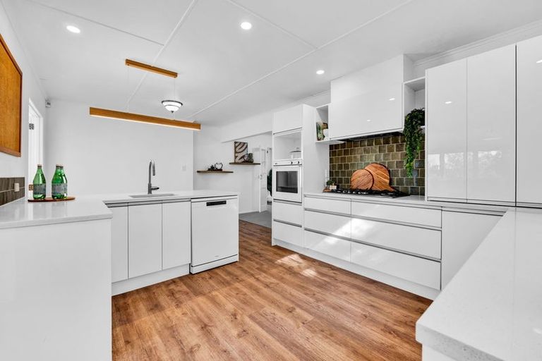 Photo of property in 27 Saxton Road, Upper Vogeltown, New Plymouth, 4310