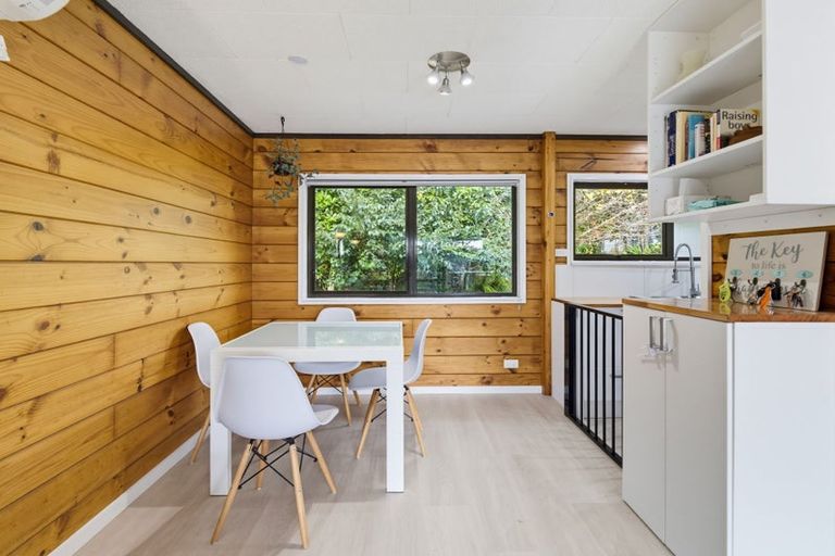 Photo of property in 2b Collingwood Road, Waiuku, 2123