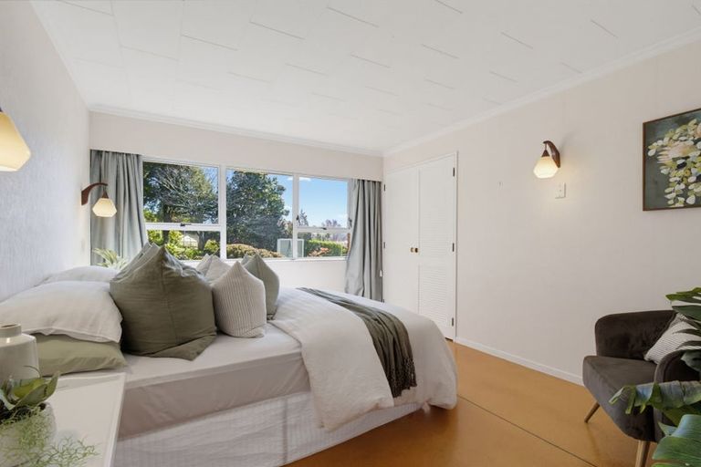 Photo of property in 8 Manahi Avenue, Kawaha Point, Rotorua, 3010