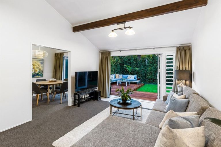 Photo of property in 2/40 James Evans Drive, Northcote, Auckland, 0627