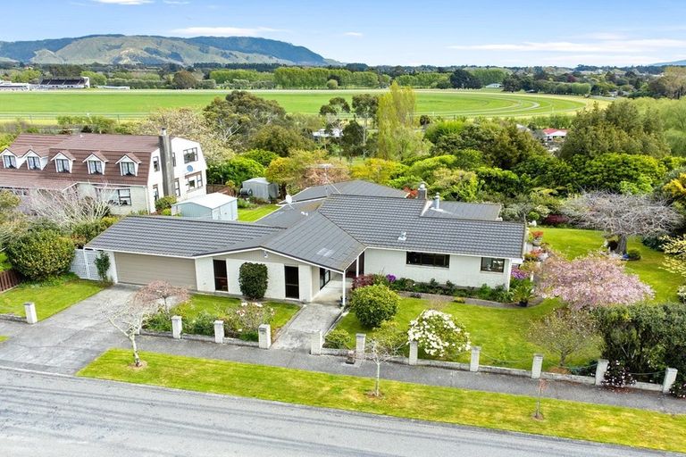 Photo of property in 39 Oriwa Crescent, Otaki, 5512