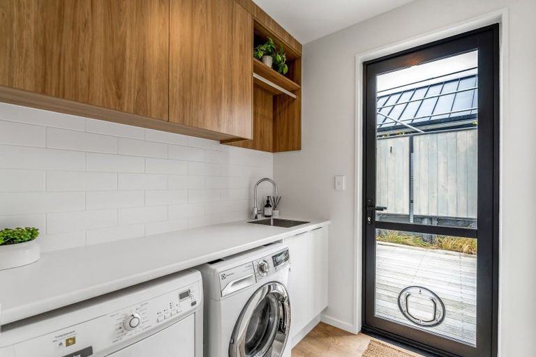 Photo of property in 21 Woodlanding Road, Whitford, Howick, 2571