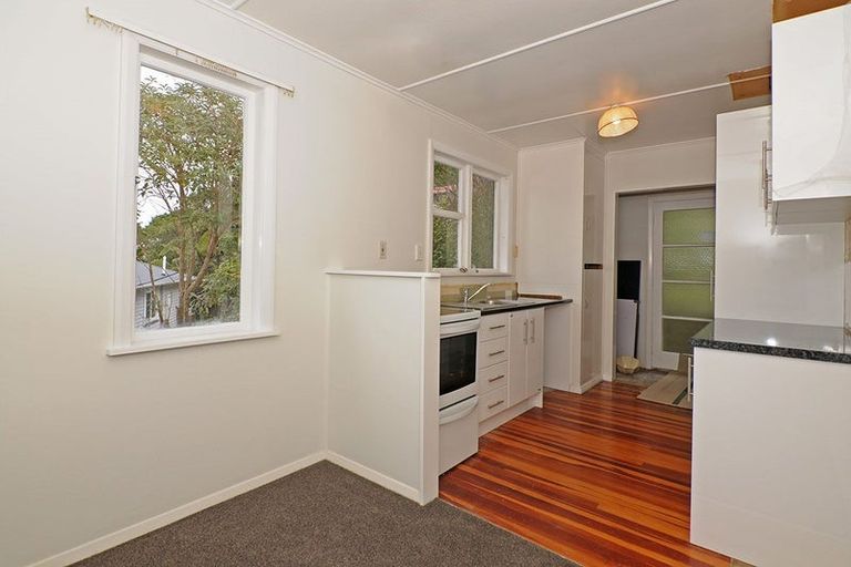Photo of property in 141 Ruskin Road, Newlands, Wellington, 6037