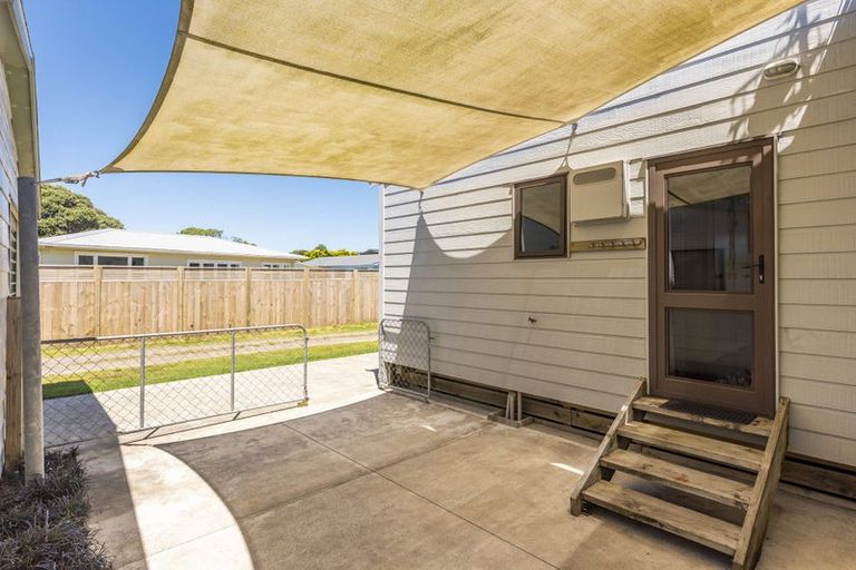 Photo of property in 7 Adrian Grove, Waikanae Beach, Waikanae, 5036