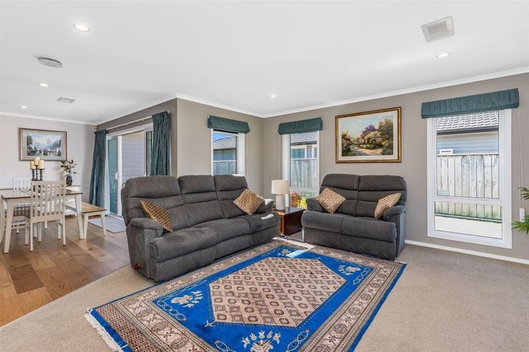 Photo of property in 17 Waitaria Terrace, Aotea, Porirua, 5024
