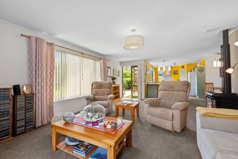 Photo of property in 11 Ashmore Place, Fairy Springs, Rotorua, 3015