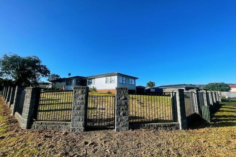 Photo of property in 9 Staverton Crescent, Mangere, Auckland, 2022
