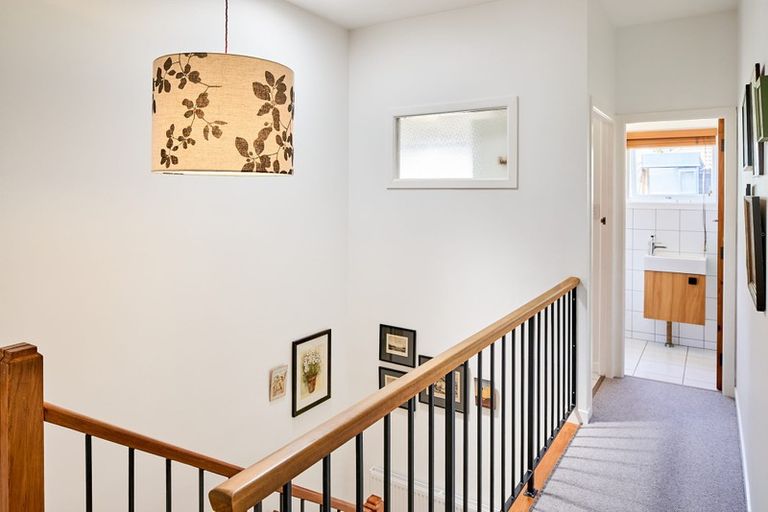 Photo of property in 25 Marine Parade, Eastbourne, Lower Hutt, 5013