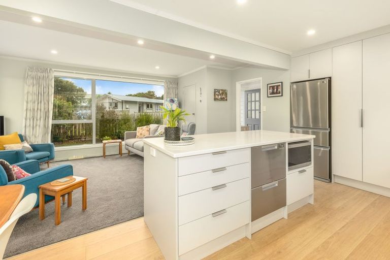 Photo of property in 14 Walton Road, Paraparaumu Beach, Paraparaumu, 5032