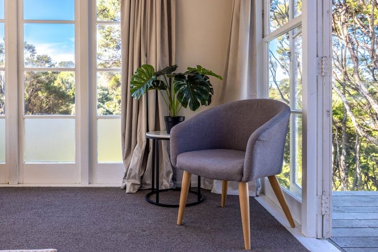 Photo of property in 116 Queens Drive, Oneroa, Waiheke Island, 1081