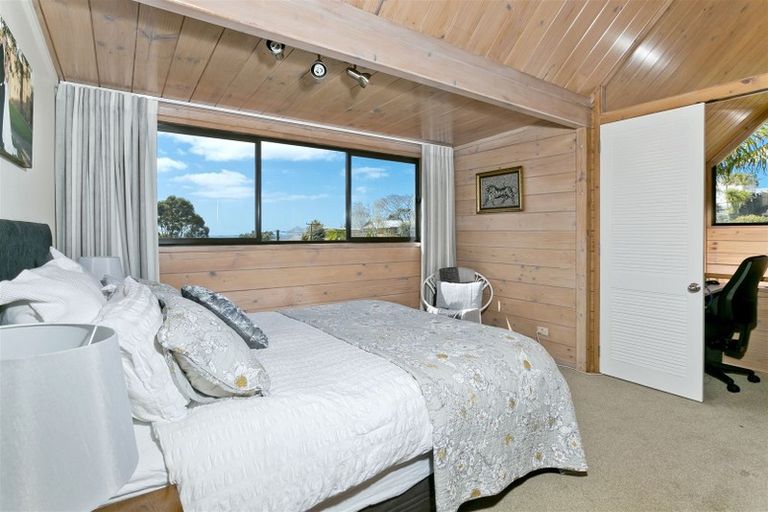 Photo of property in 2/10 Braemar Road, Castor Bay, Auckland, 0620