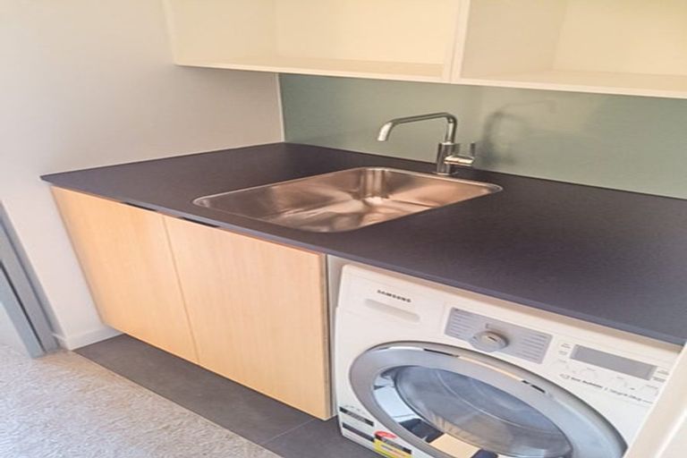 Photo of property in 76 Brougham Street, Mount Victoria, Wellington, 6011