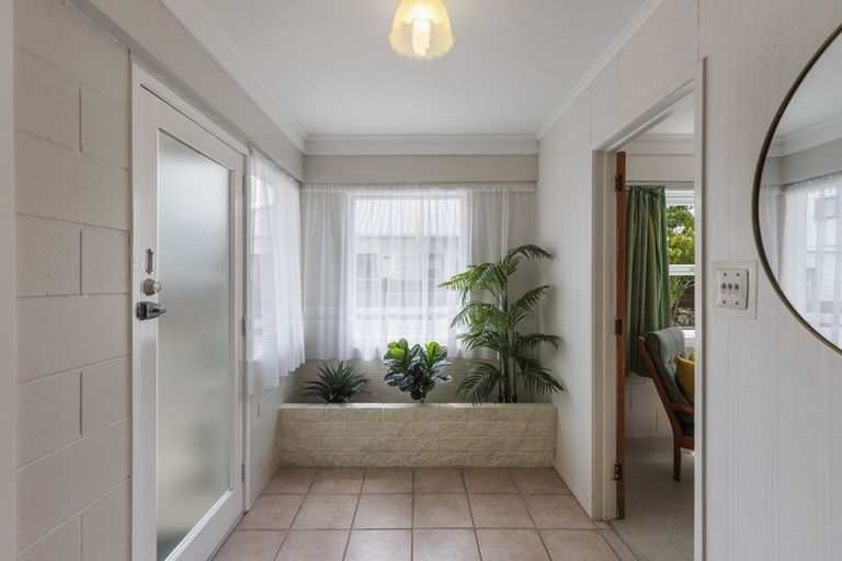 Photo of property in 3/10 Shakespeare Road, Milford, Auckland, 0620