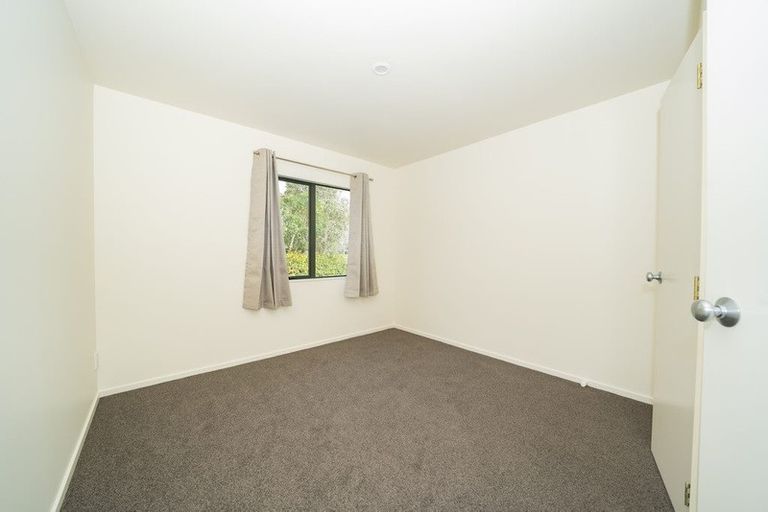 Photo of property in 2/3 Orwell Road, Greenhithe, Auckland, 0632