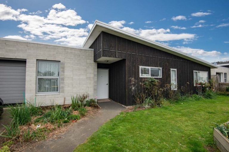 Photo of property in 62 Fitzroy Street, Caversham, Dunedin, 9012