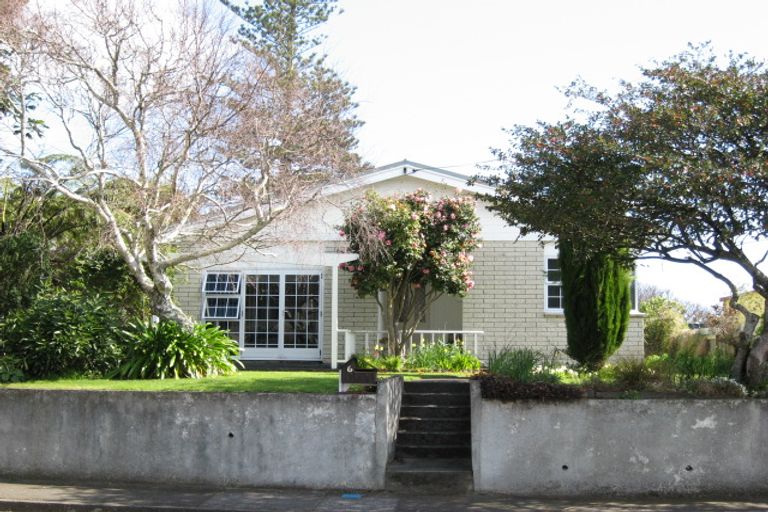 Photo of property in 6 Henui Street, Strandon, New Plymouth, 4312