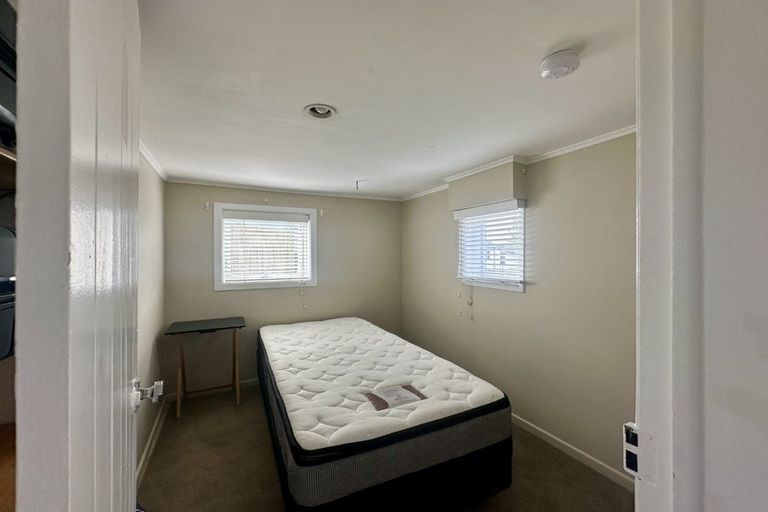 Photo of property in 2/26 Dallinghoe Crescent, Milford, Auckland, 0620