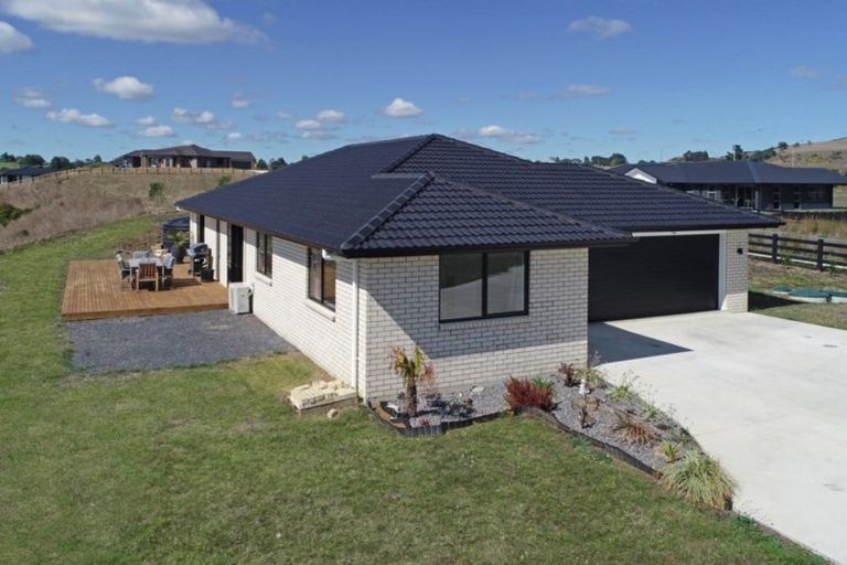 Photo of property in 49 Te Ara Aukati Terrace, Pokeno, 2471