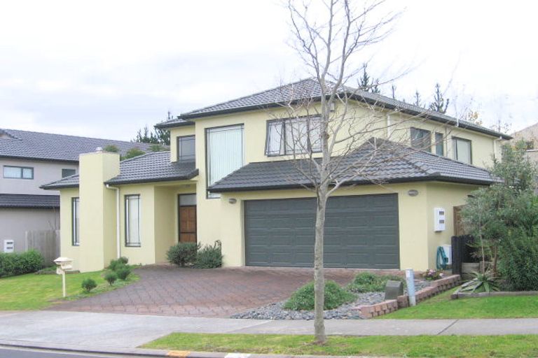 Photo of property in 14 Dunloy Place, East Tamaki Heights, Auckland, 2016