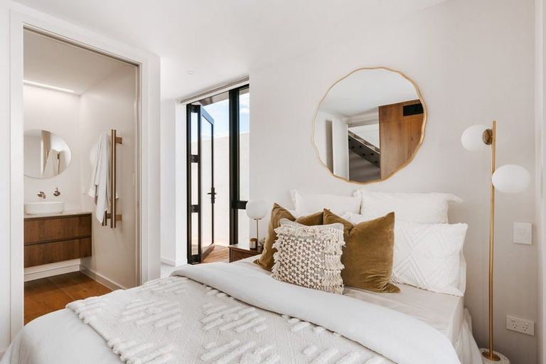 Photo of property in 124 Marine Parade, Mount Maunganui, 3116