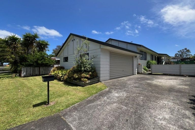 Photo of property in 17 Sunningdale Street, Wattle Downs, Auckland, 2103