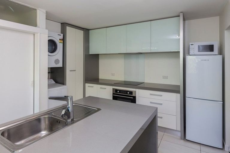 Photo of property in 94b Aikmans Road, Merivale, Christchurch, 8014