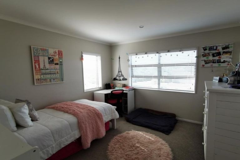 Photo of property in 21 Bellshill Close, Wattle Downs, Auckland, 2103