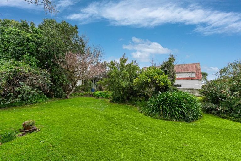 Photo of property in 22 Brandon Road, Glen Eden, Auckland, 0602