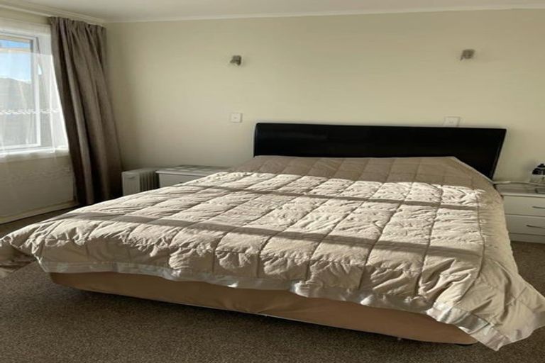 Photo of property in 2/47 Greenslade Crescent, Northcote, Auckland, 0627