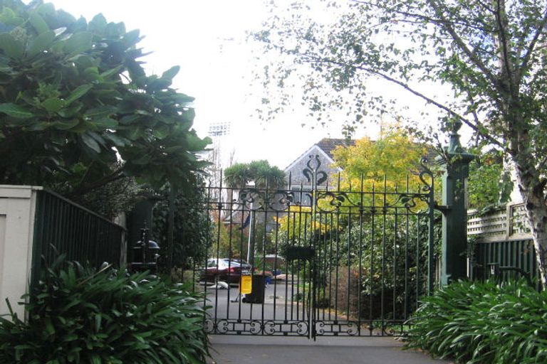 Photo of property in 121 Woburn Road, Woburn, Lower Hutt, 5010