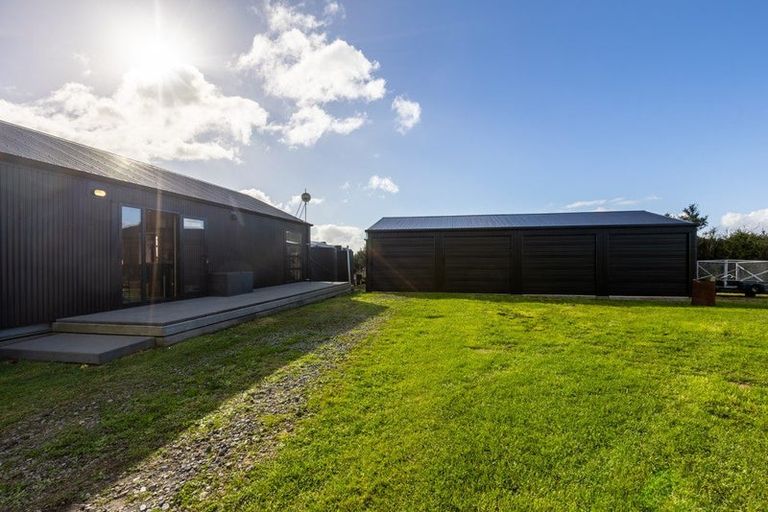 Photo of property in 237 Croydon Road, Midhirst, Stratford, 4394