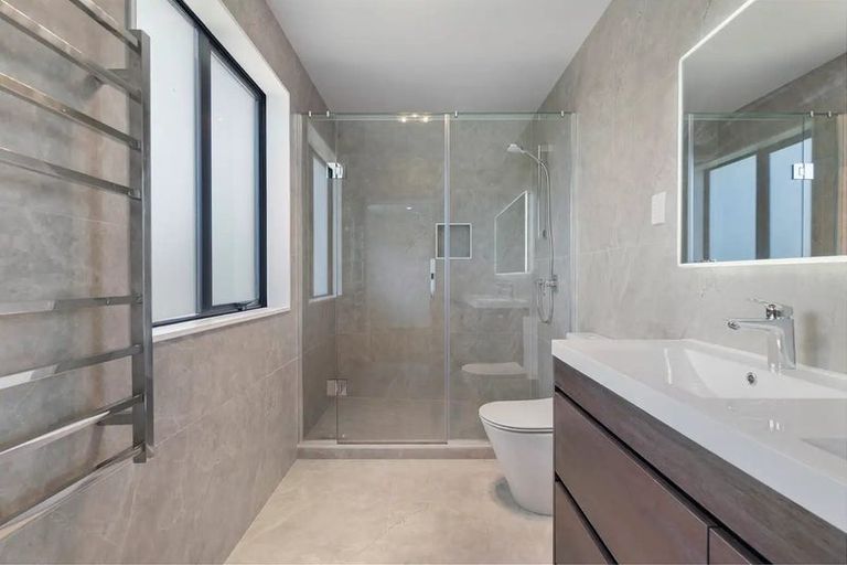 Property details for 32 Apirana Avenue, Glen Innes, Auckland, 1072