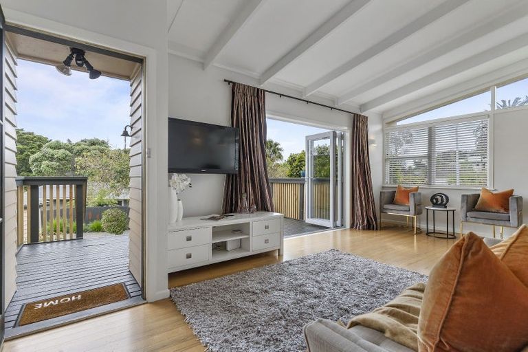 Photo of property in 22 Robbies Road, Shelly Park, Auckland, 2014