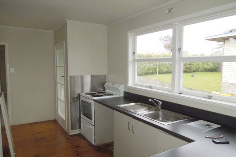 Photo of property in 10 Trojan Crescent, New Lynn, Auckland, 0600