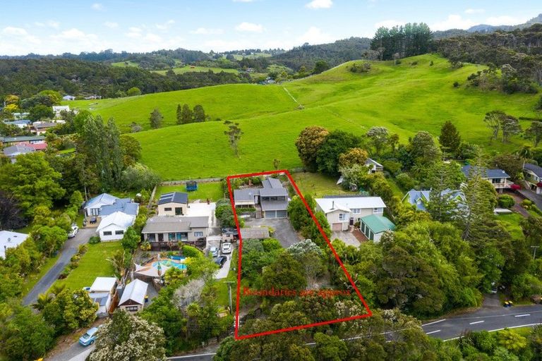 Photo of property in 16 Opanuku Road, Henderson Valley, Auckland, 0612