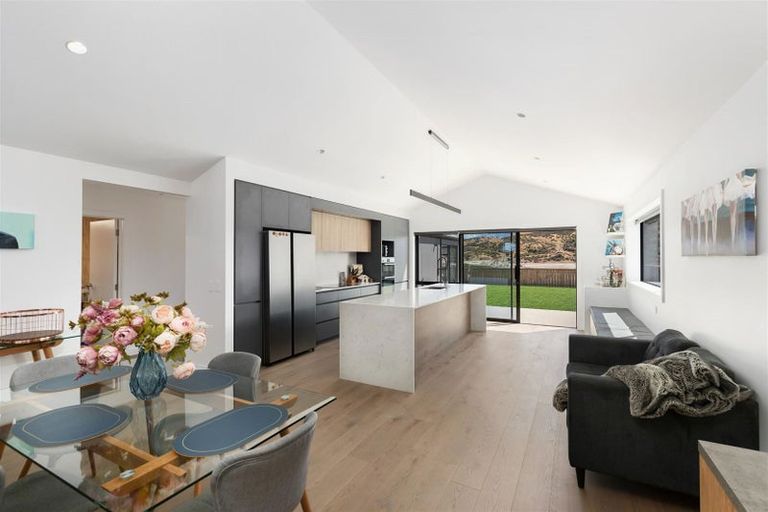 Photo of property in 20 Howden Drive, Jacks Point, 9371