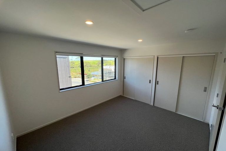 Photo of property in 121 Te Oneroa Way, Long Bay, Auckland, 0630
