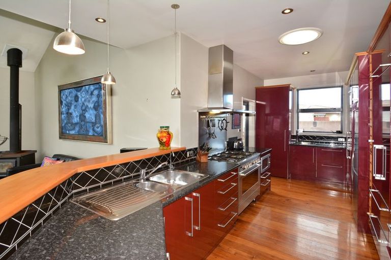 Photo of property in 85 Hargest Crescent, Saint Clair, Dunedin, 9012