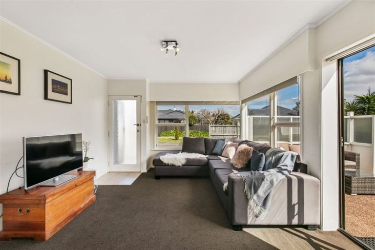 Photo of property in 1/38 Shakespeare Road, Milford, Auckland, 0620