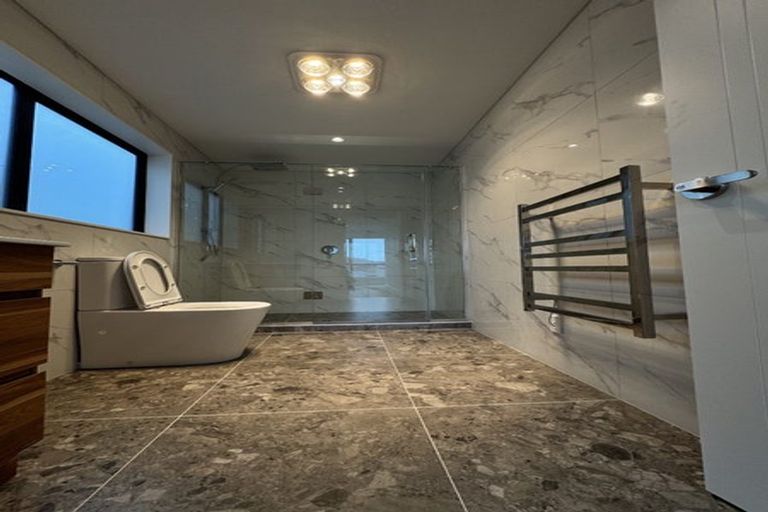 Photo of property in 17 Makenu Crescent, Wainui, 0992