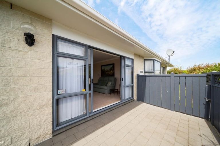 Photo of property in 1 Heather Lea, Hawera, 4610