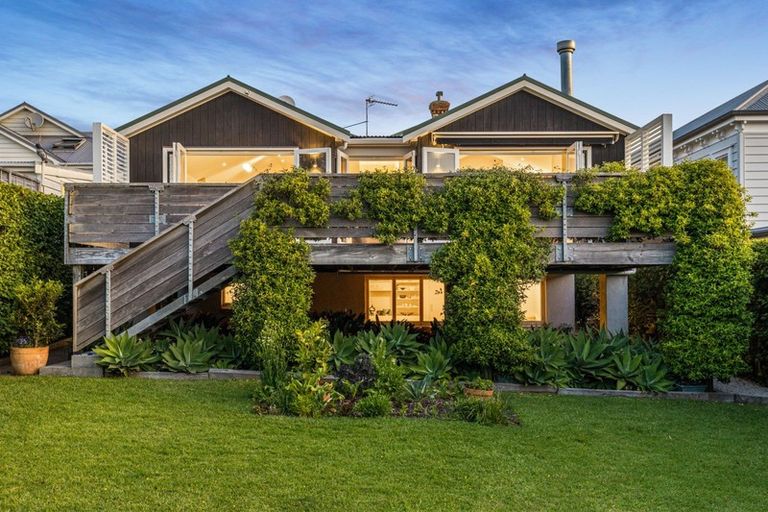 Photo of property in 85 Albert Road, Devonport, Auckland, 0624