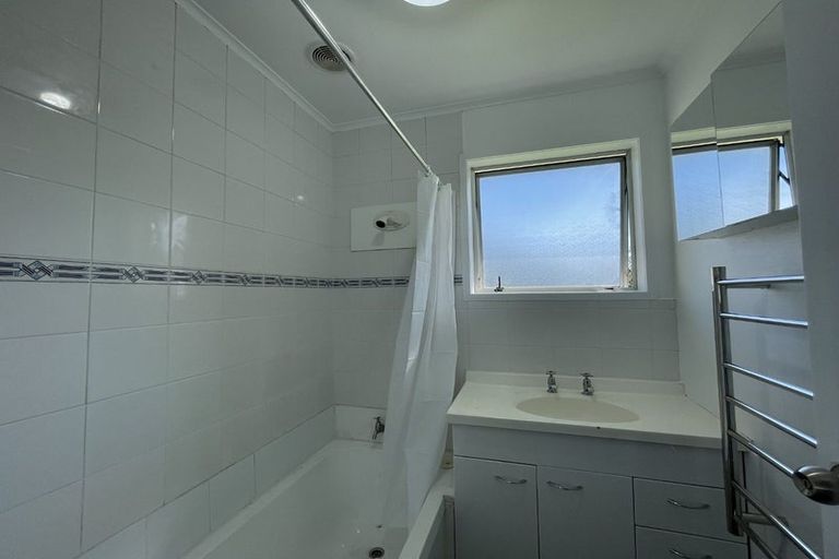 Photo of property in 2 Citril Place, Red Hill, Papakura, 2110