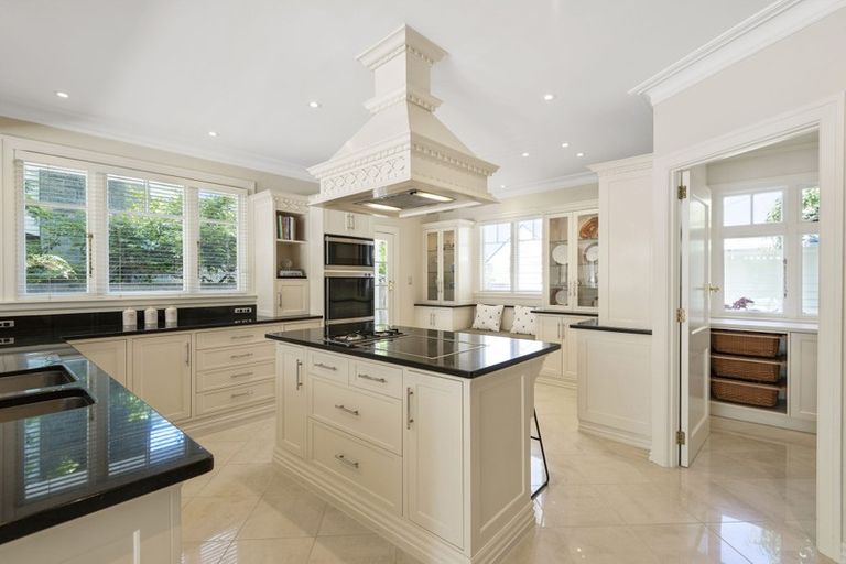 Photo of property in 122 Straven Road, Fendalton, Christchurch, 8014