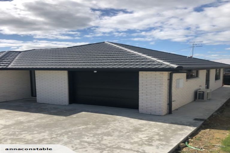 Photo of property in 30 Queenwood Road, Levin, 5510