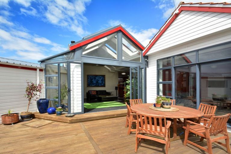 Photo of property in 85 Hargest Crescent, Saint Clair, Dunedin, 9012