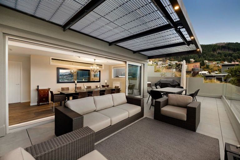 Photo of property in 6 Lordens Place, Fernhill, Queenstown, 9300