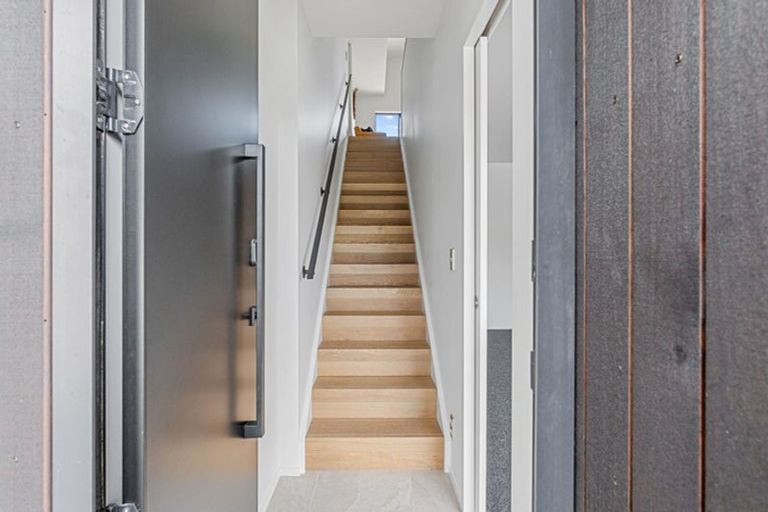 Photo of property in 8/2 Stewart Street, Raglan, 3225