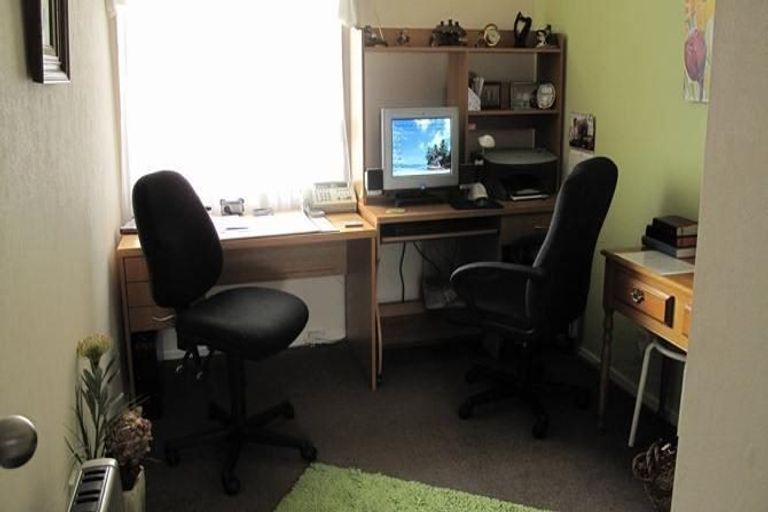 Photo of property in 6 Bosnyak Drive, Te Atatu South, Auckland, 0610